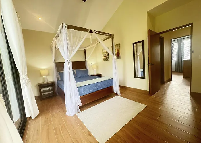 Casa Mariposa - With Infinity Pool, Near